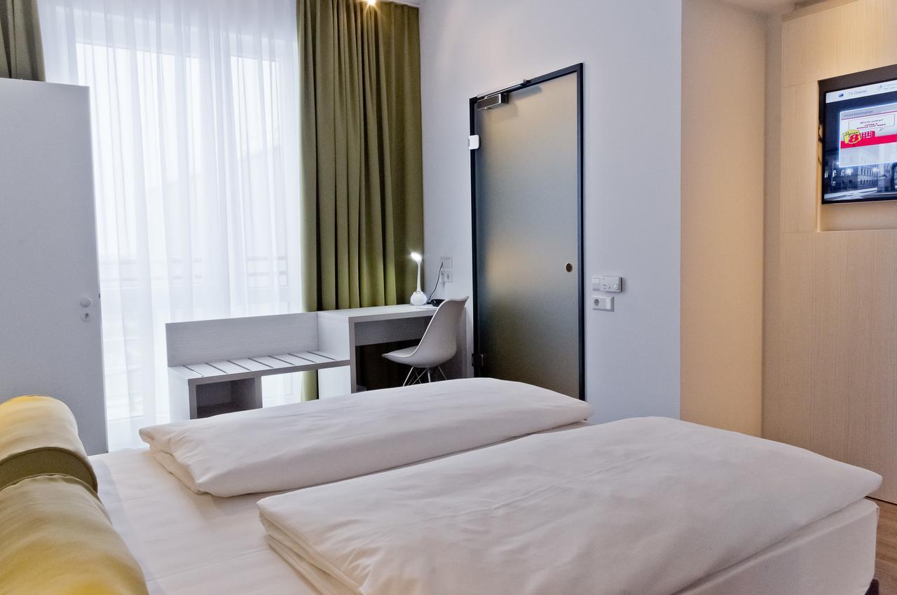 Hotel Super 8 By Wyndham West München